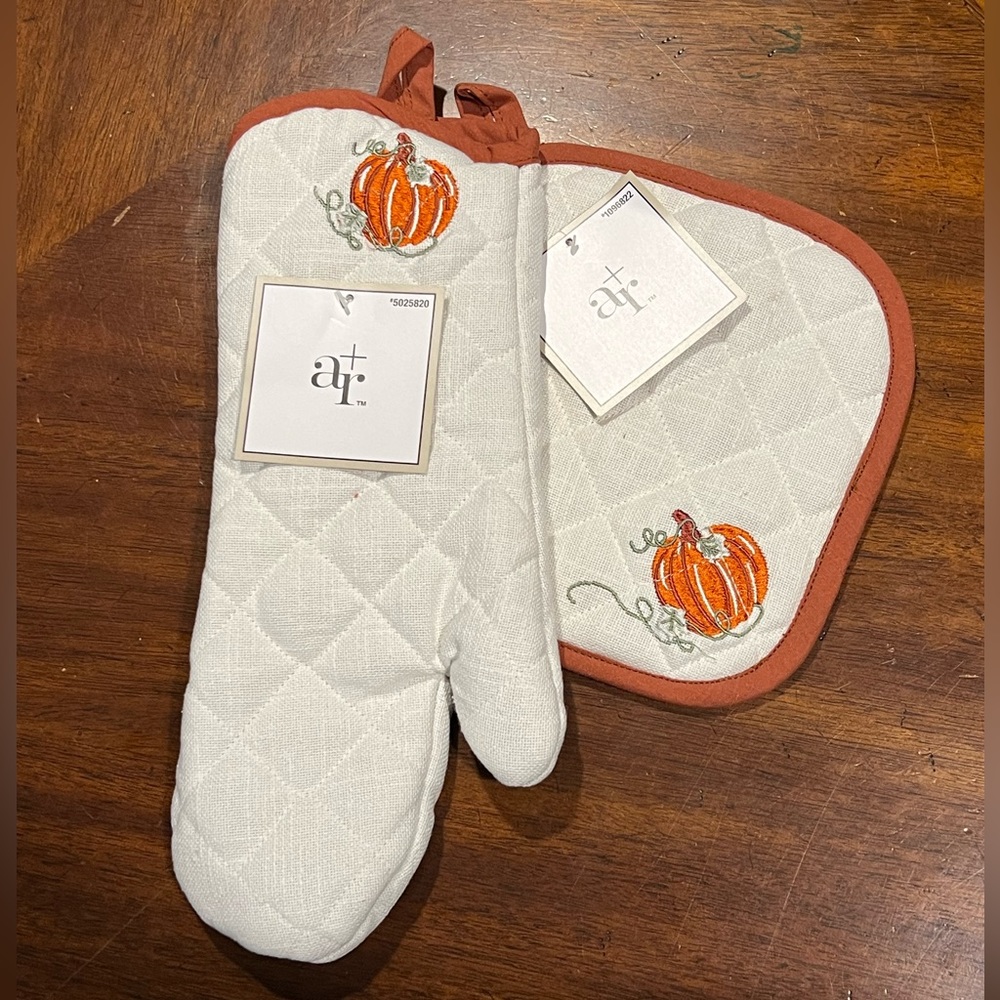Allen + Roth Oven Mitt and Pot Holder Set